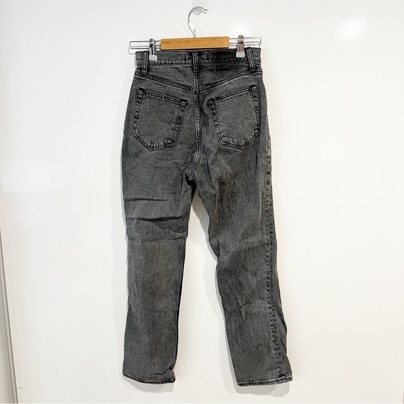 Abercrombie & Fitch Curve Love Ultra High Rise Ankle Straight Jean - Picture 5 of 13